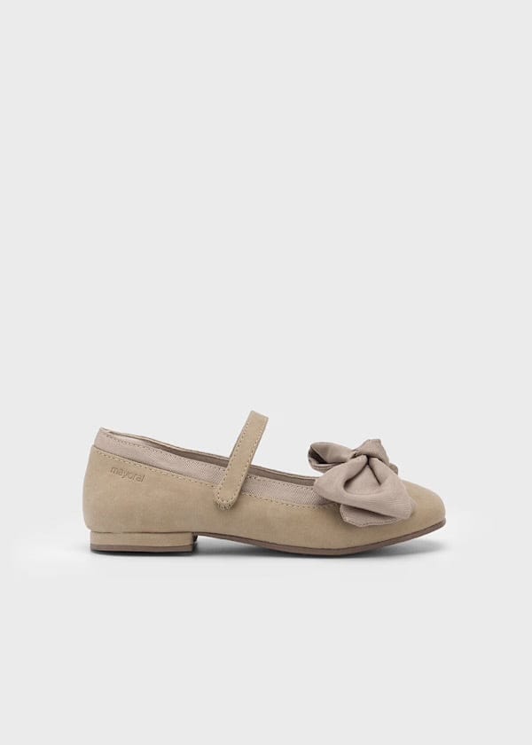 Little girls beige bow Mary Jane’s
