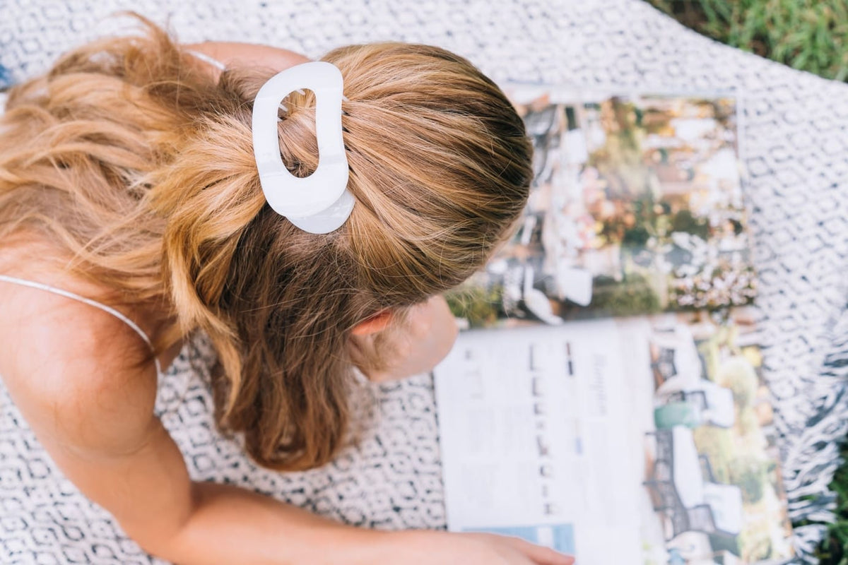 Coconut White Flat Round Hair Clip