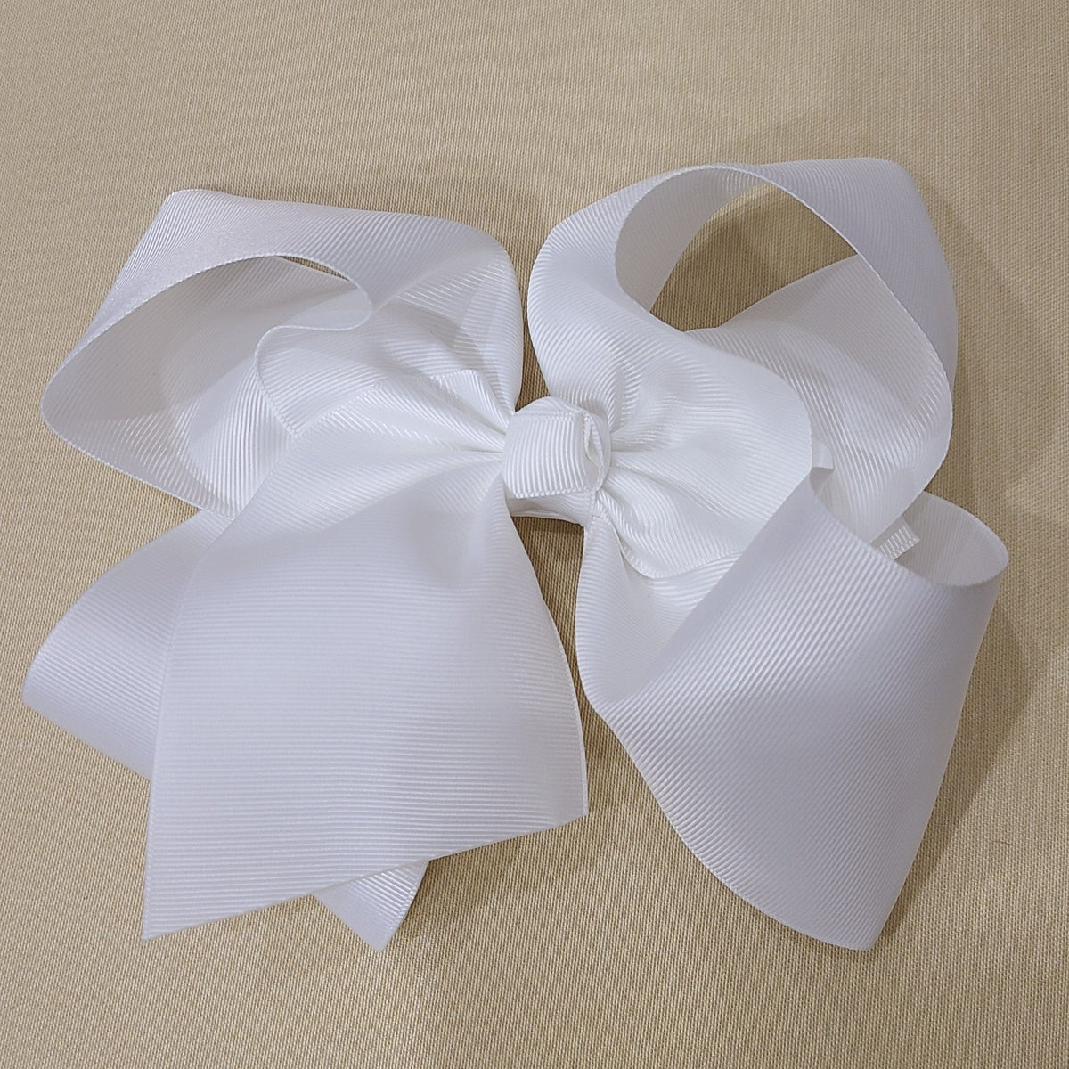 Pretty Little Things Pretty Little Things White Bow U5 3 - Little Miss Muffin Children & Home