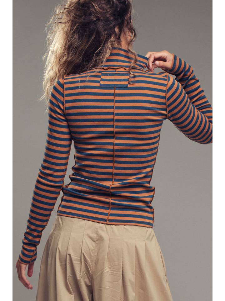 Contrast Seam Turtleneck Knit Top