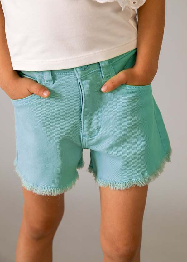 Girl's Raw Edge Twill Shorts in Oasis